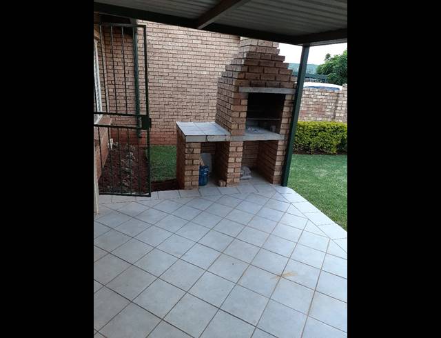 2 bed property to rent in HIGHVELD
